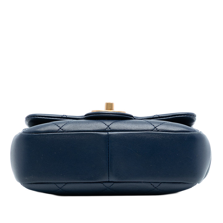 Chanel Mini Matelassé Cuir d’agneau In The Loop à rabat – GABY PARIS Authentique