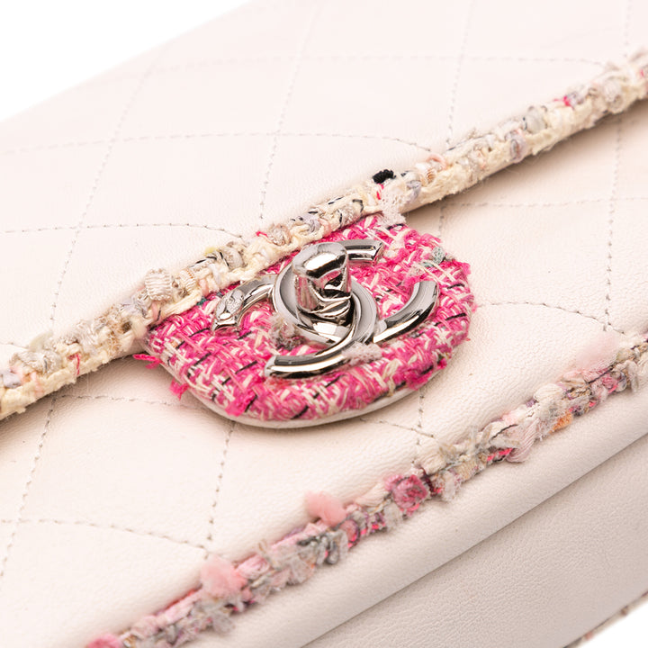 Chanel Quilted Cuir d’agneau and Tweed Elegant Trim Flap Blanc – GABY PARIS Authentique