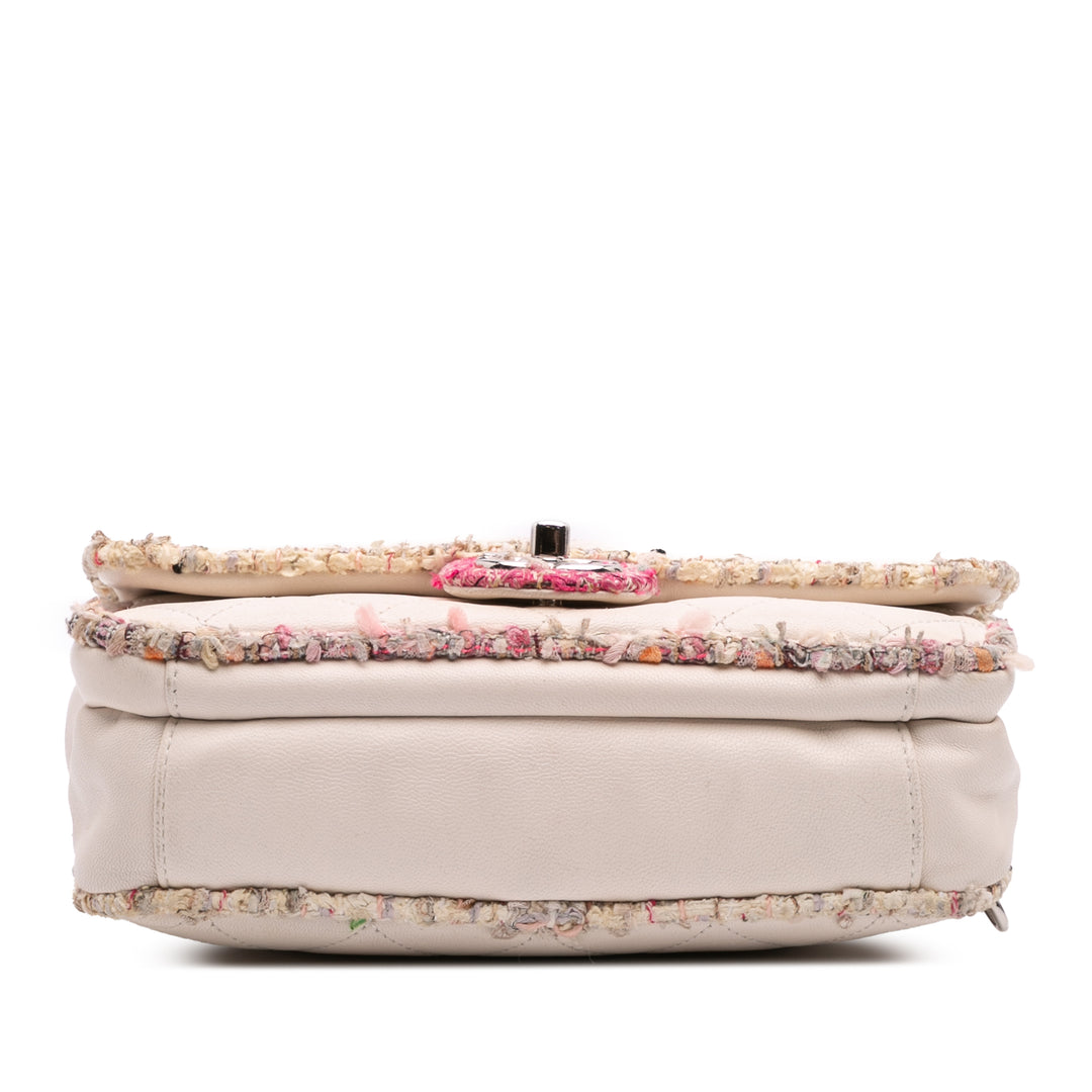 Chanel Quilted Cuir d’agneau and Tweed Elegant Trim Flap Blanc – GABY PARIS Authentique