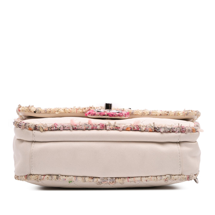Chanel Quilted Cuir d’agneau and Tweed Elegant Trim Flap Blanc – GABY PARIS Authentique