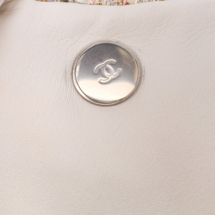 Chanel Quilted Cuir d’agneau and Tweed Elegant Trim Flap Blanc – GABY PARIS Authentique