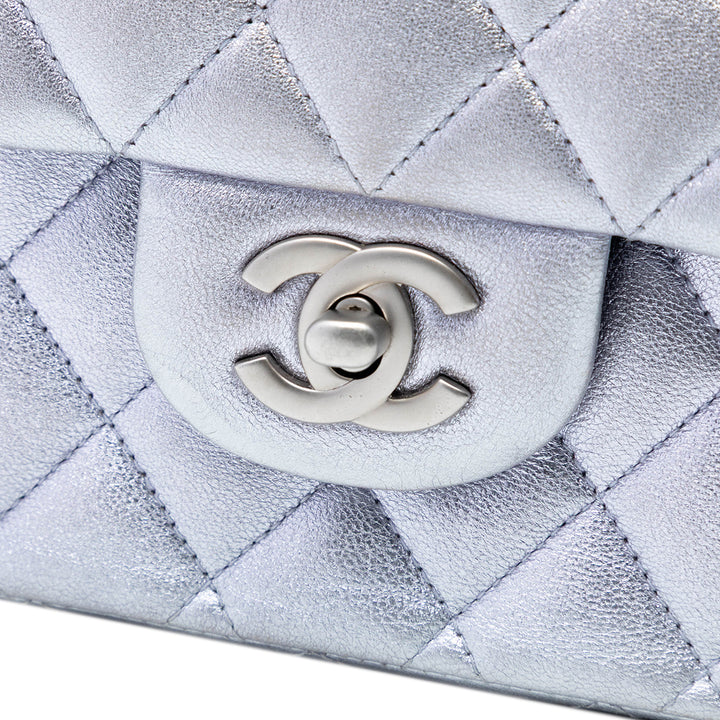 Chanel Medium Classic Metallic Cuir d’agneau Double rabat