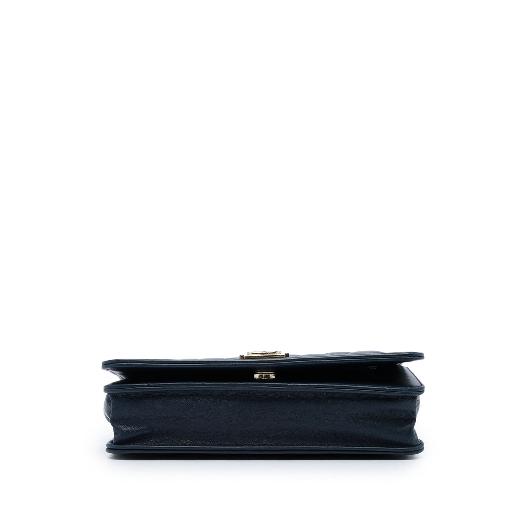 Chanel Sac bandoulière Matelassé Boy à rabat Petit Cuir d'agneau Bleu – vue 3 – GABY PARIS