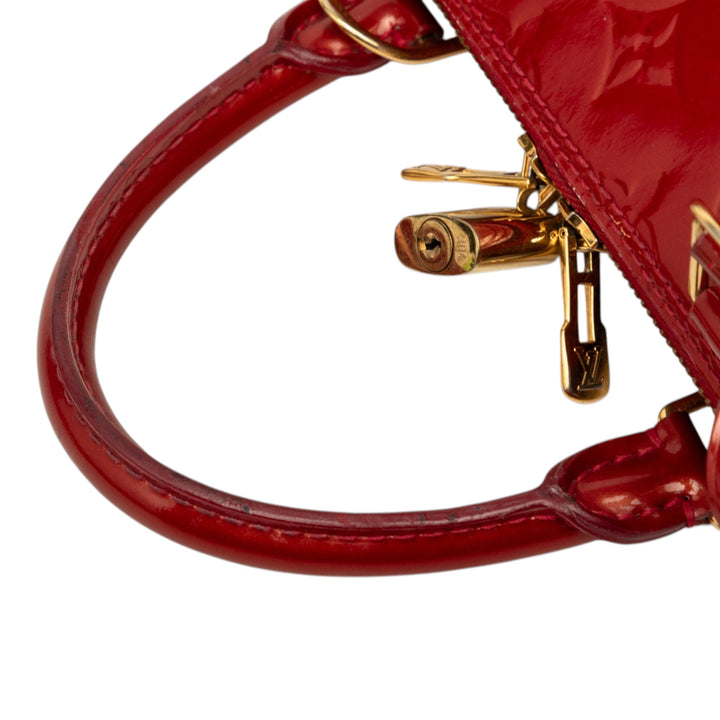 Louis Vuitton Alma PM Cuir verni Monogram Rouge – vue 9 – GABY PARIS