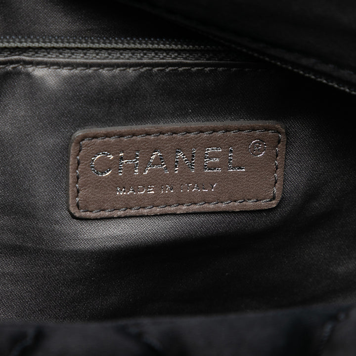 Chanel Sac porté épaule CC Matelassé Rabat simple Très grand Noir – vue 5 – GABY PARIS