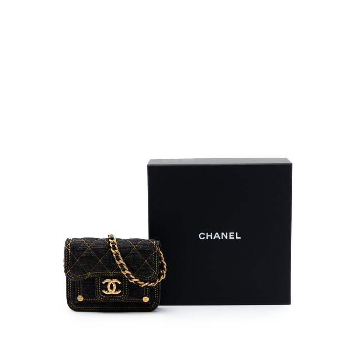 Chanel Mini Matelassé Jean Double You Card Holder avec chaîne