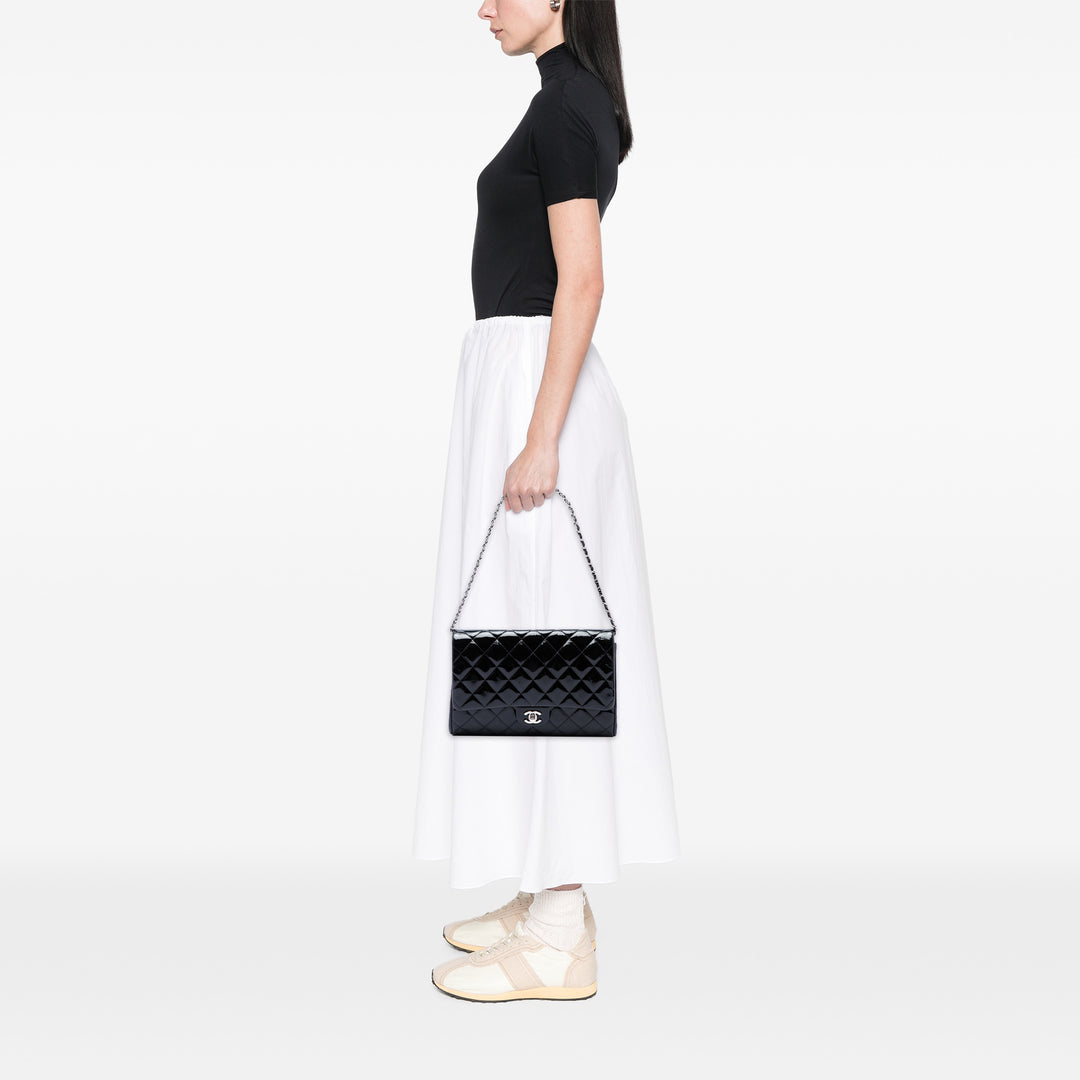 Chanel CC Matelassé à rabat Pochette avec chaîne Noir – vue 6 – GABY PARIS