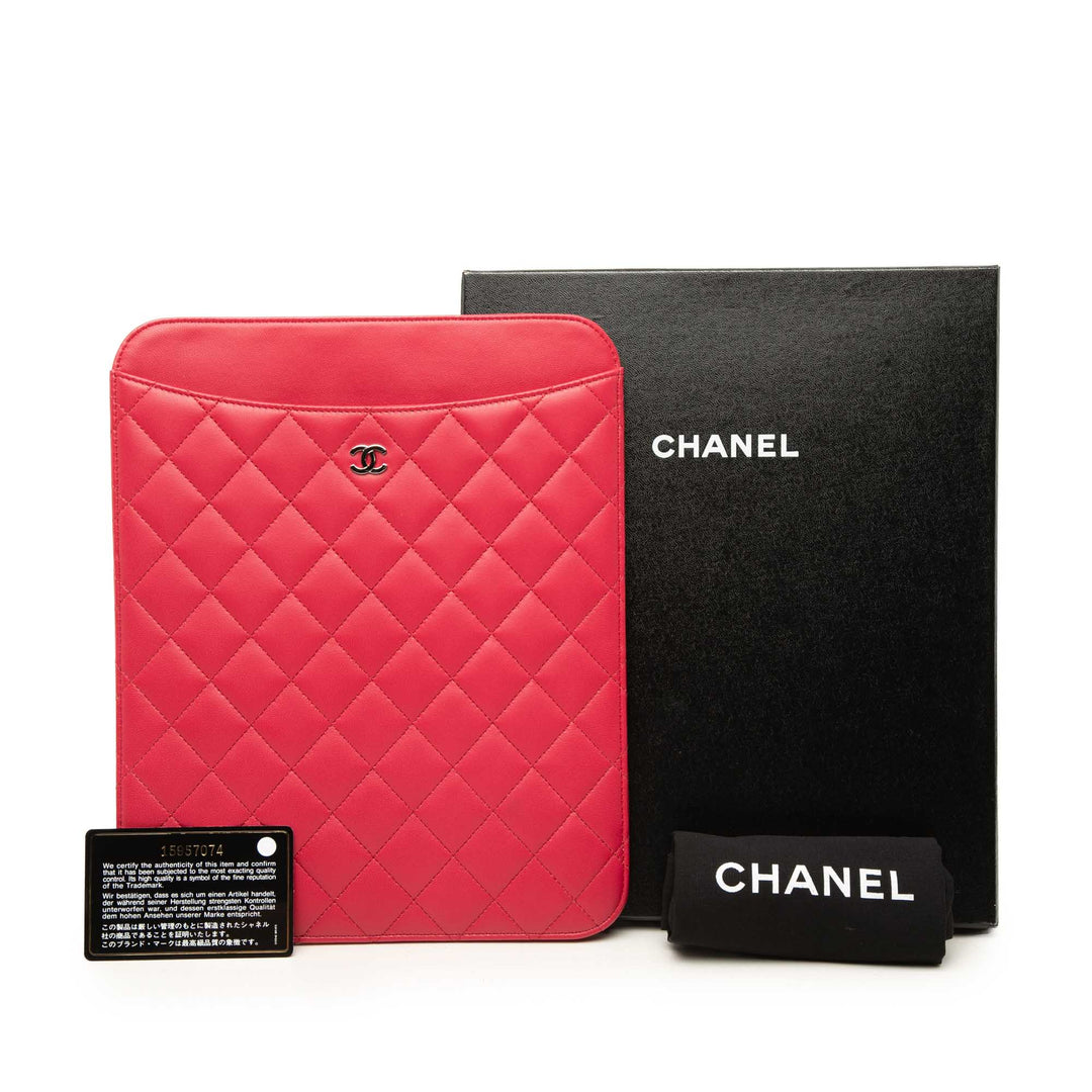 Chanel Étui CC Matelassé Ipad Cuir d'agneau Rouge – vue 7 – GABY PARIS