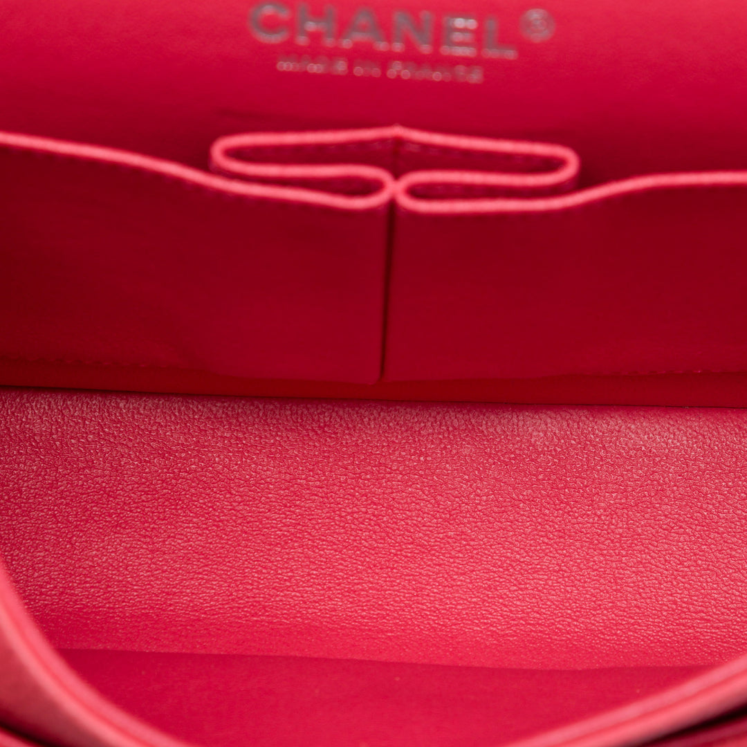 Classic Double rabat Moyen Cuir caviar Rouge