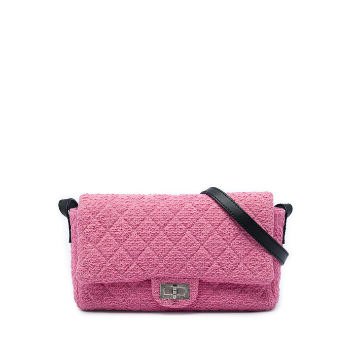 Chanel Matelassé Reissue 2.55 Easy Messenger à rabat Jumbo Tweed Rose – vue principale – GABY PARIS
