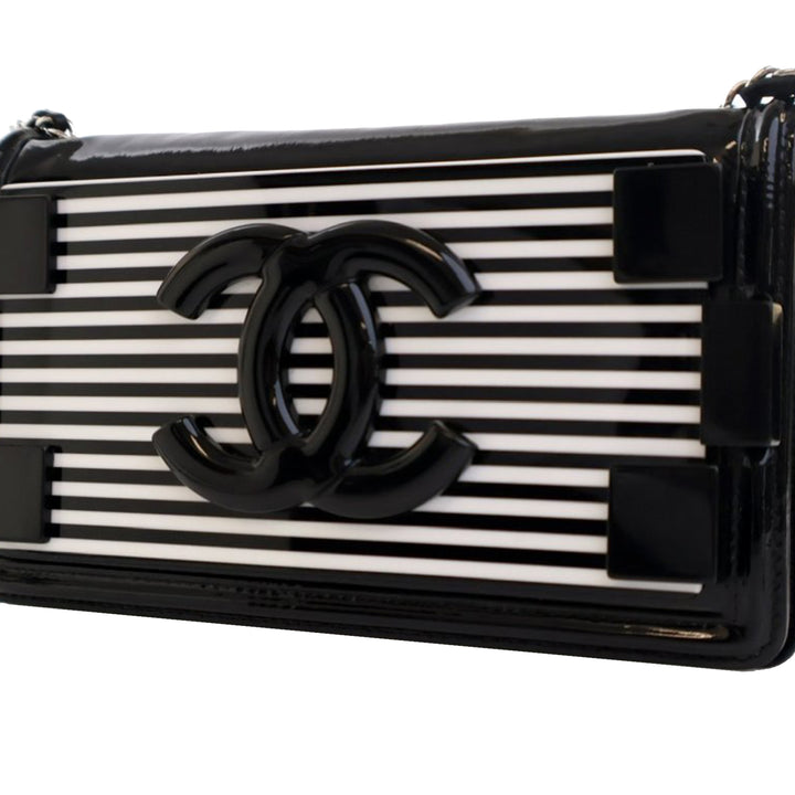 Patent and Acrylic Striped Boy Brick Horizontal Flap Black - Gaby Paris