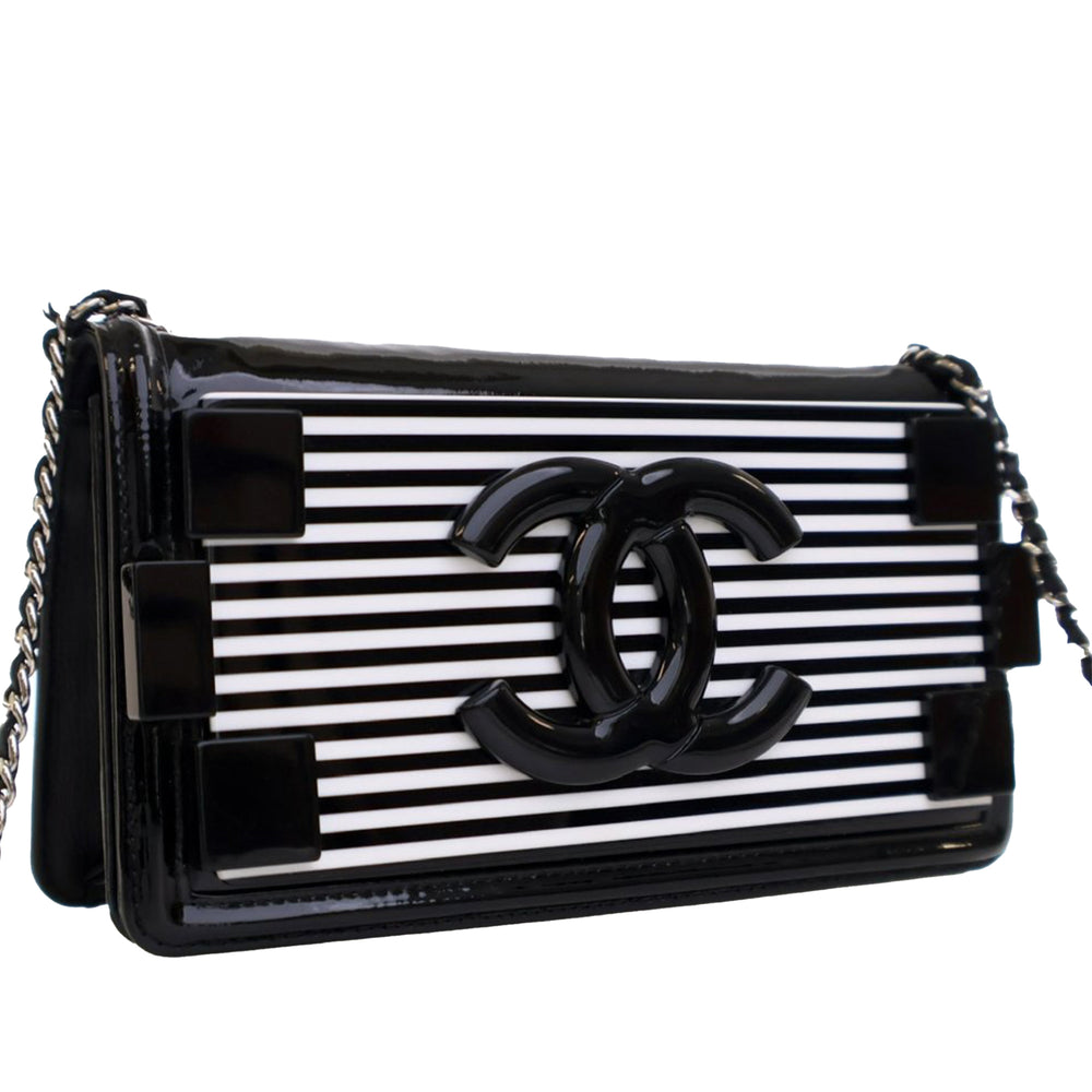 Patent and Acrylic Striped Boy Brick Horizontal Flap Black - Gaby Paris