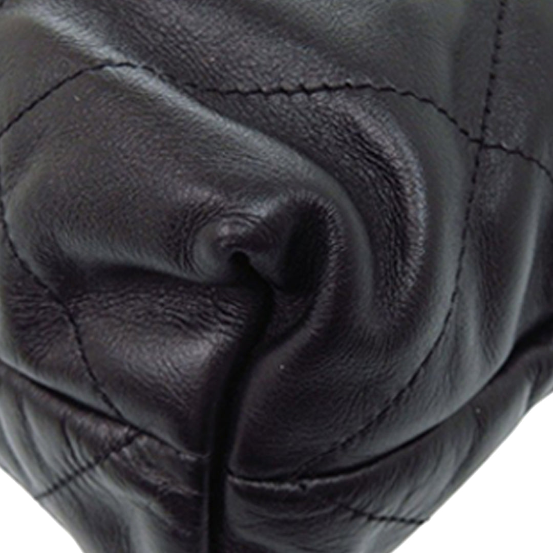 Chanel Small Matelassé brillant Cuir de veau 22 Sac à main