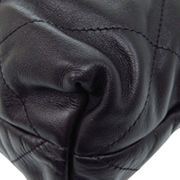 Chanel Small Matelassé brillant Cuir de veau 22 Sac à main