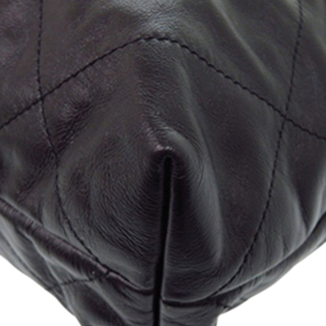 Chanel Small Matelassé brillant Cuir de veau 22 Sac à main