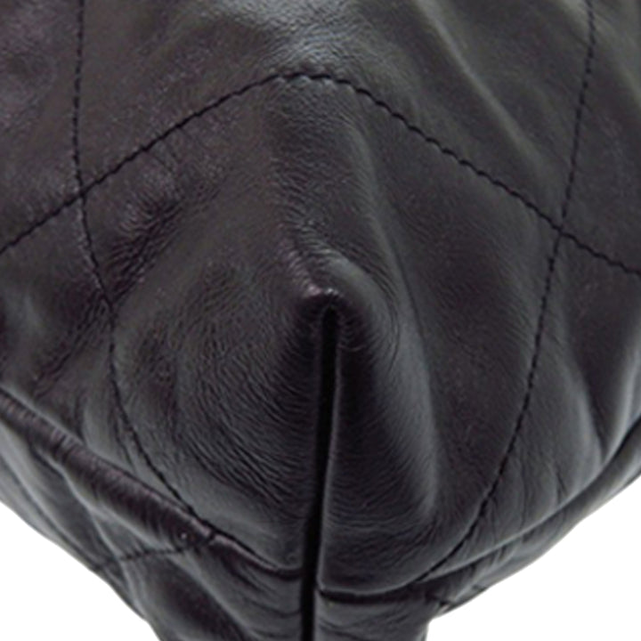 Chanel Small Matelassé brillant Cuir de veau 22 Sac à main