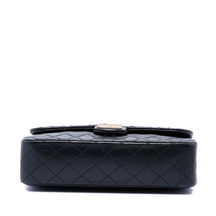 Chanel Matelassé Westminster Perle à rabat Moyen Cuir d'agneau Noir – vue 3 – GABY PARIS