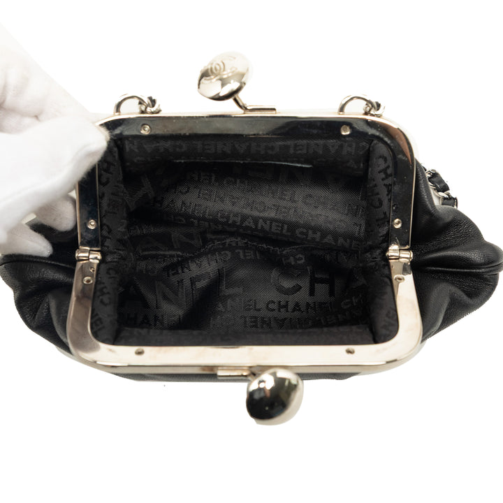 CC Kiss Lock Evening Pochette avec chaîne Cuir d'agneau Noir