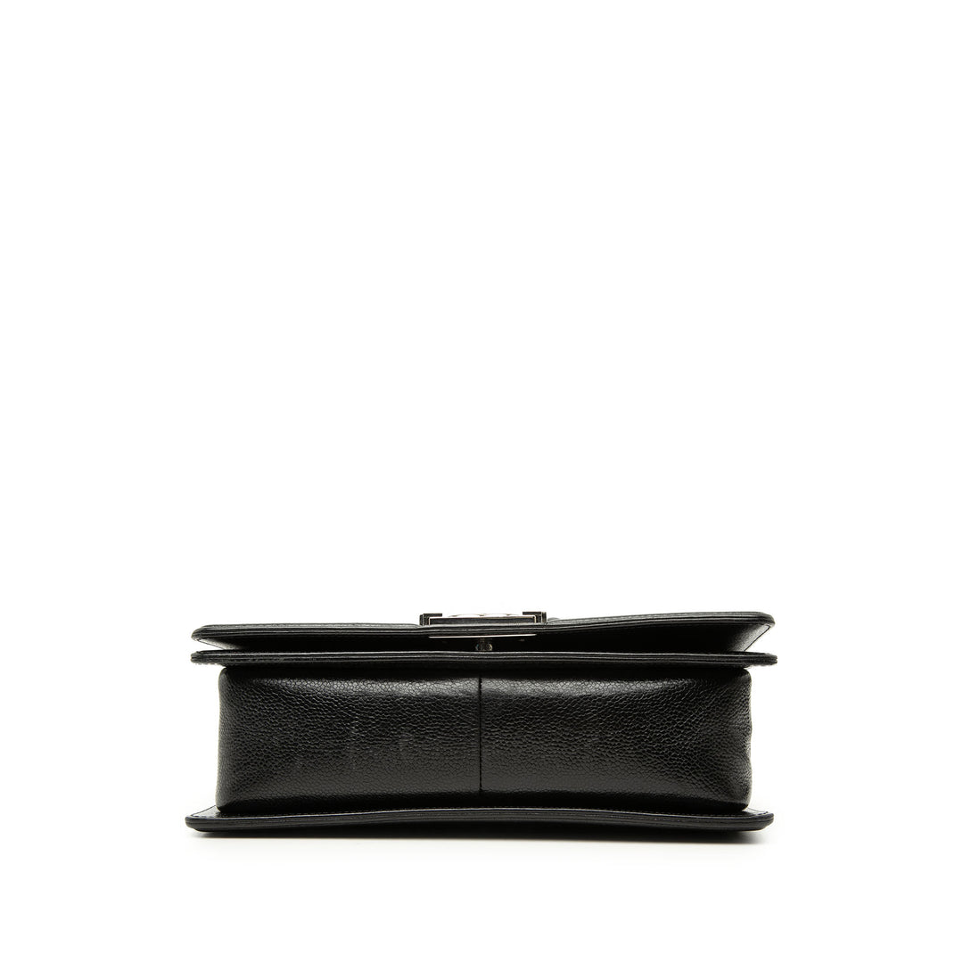 Chanel Old Medium Chevron Caviar Boy à rabat