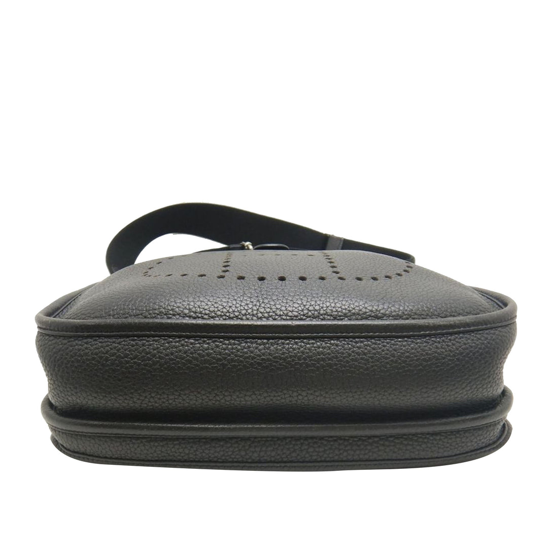 Evelyne III 29 Clémence Noir