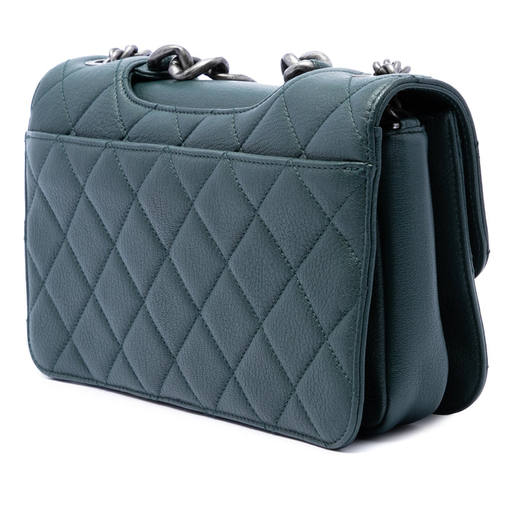 Chanel Medium Matelassé Cuir de chèvre Perfect Edge à rabat