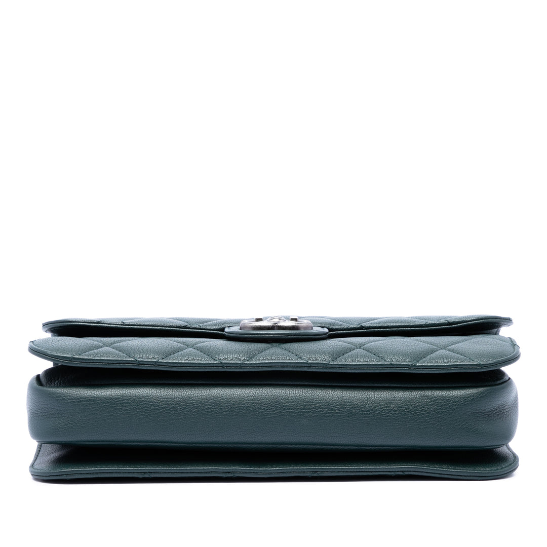 Chanel Medium Matelassé Cuir de chèvre Perfect Edge à rabat