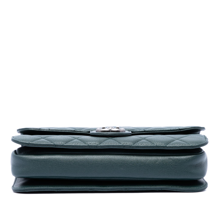 Chanel Medium Matelassé Cuir de chèvre Perfect Edge à rabat