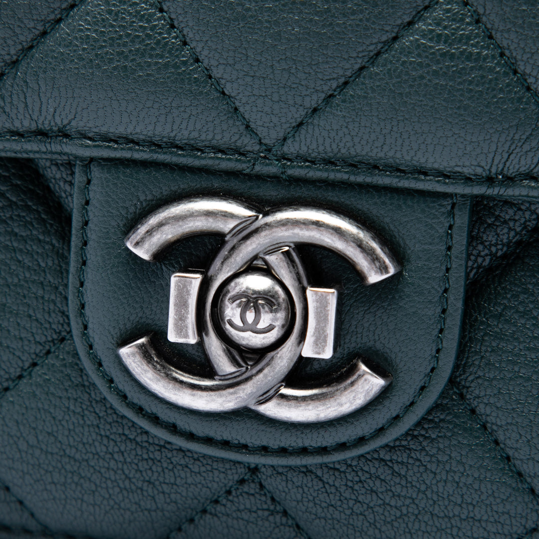 Chanel Medium Matelassé Cuir de chèvre Perfect Edge à rabat