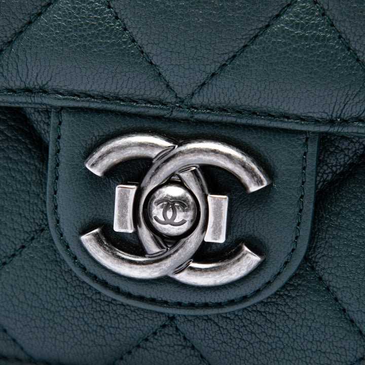Chanel Medium Matelassé Cuir de chèvre Perfect Edge à rabat