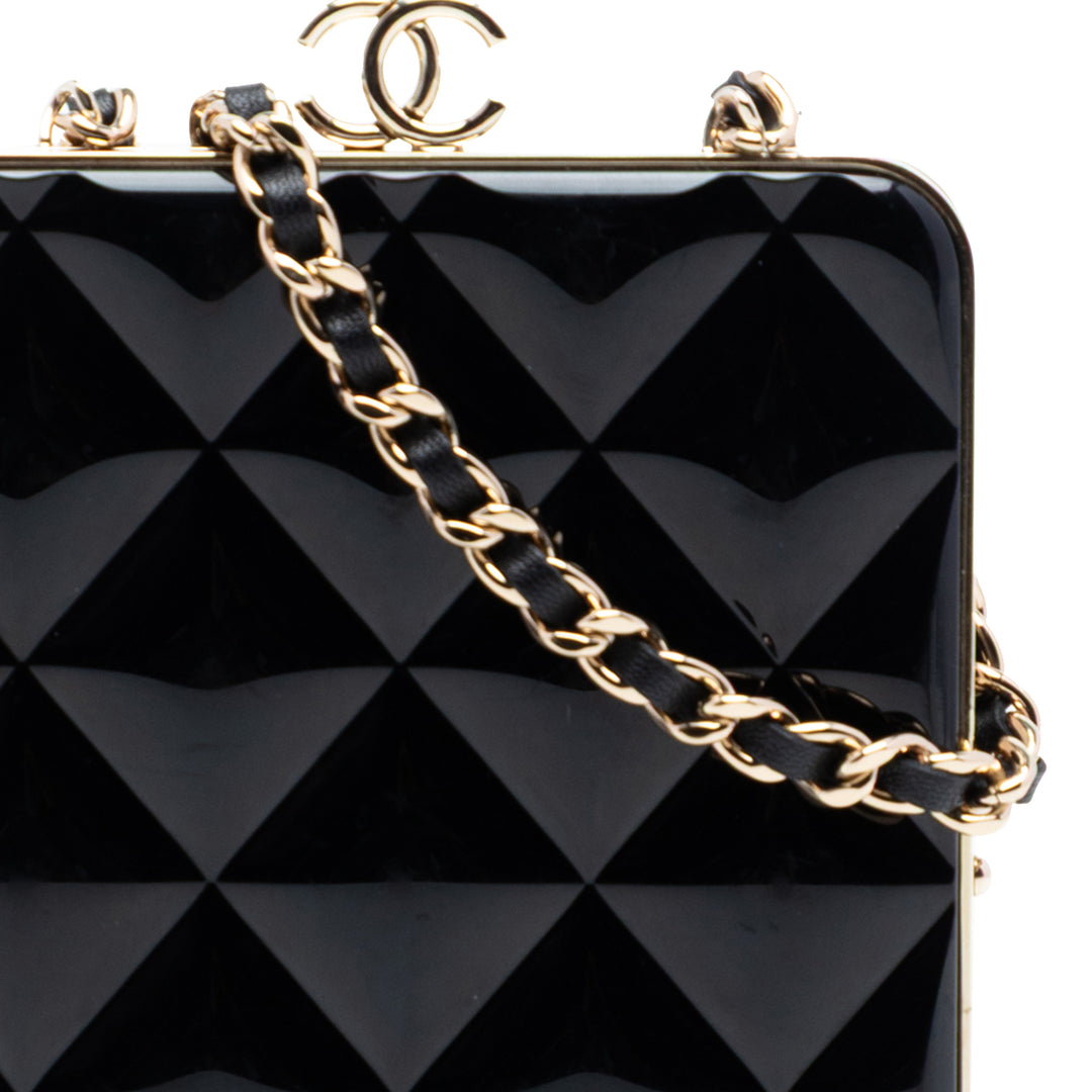 Chanel CC Matelassé Acrylic et Cuir d’agneau Evening Pochette avec chaîne