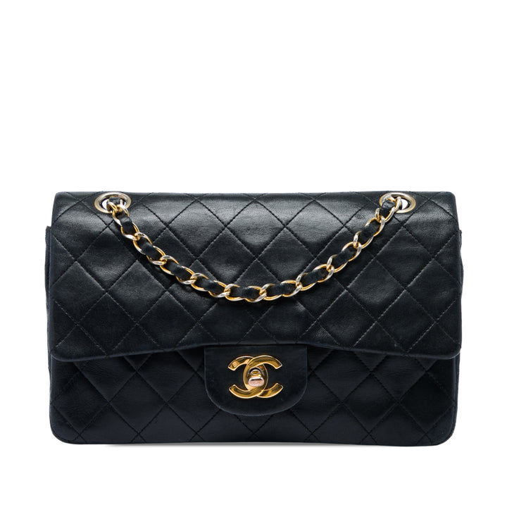 Chanel Sac porté épaule Classic Double rabat Petit Cuir d'agneau Noir – vue principale – GABY PARIS