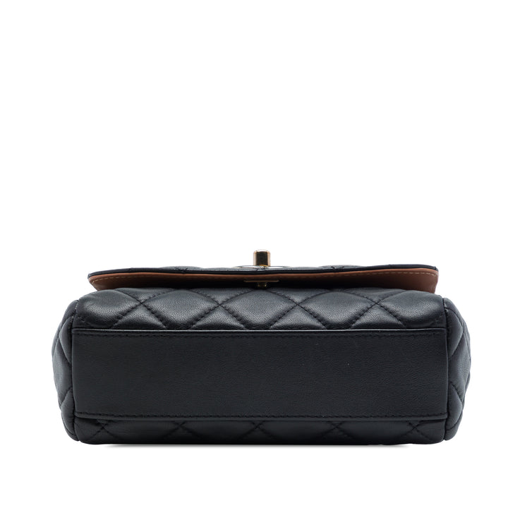 Chanel Small Matelassé Cuir d’agneau Cocovado Ribbon Chain à rabat