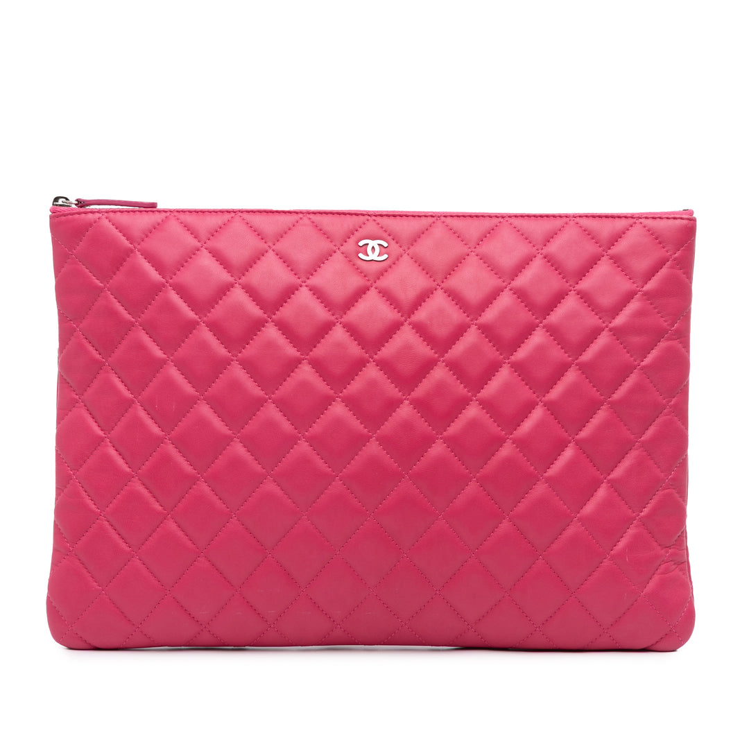 Chanel Large Matelassé Cuir d’agneau O Étui Pochette – GABY PARIS Authentique