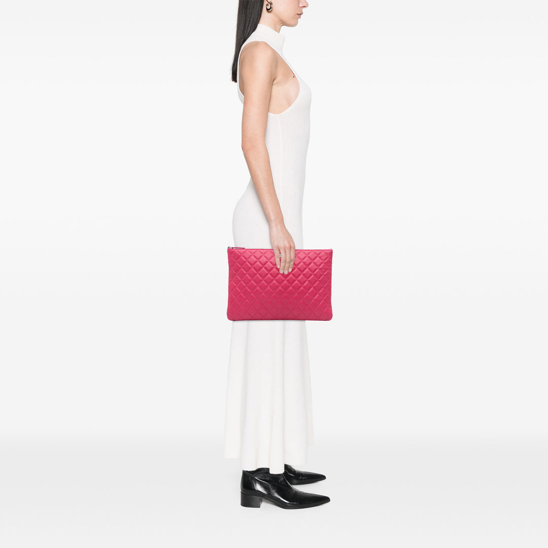 Chanel Large Matelassé Cuir d’agneau O Étui Pochette – GABY PARIS Authentique