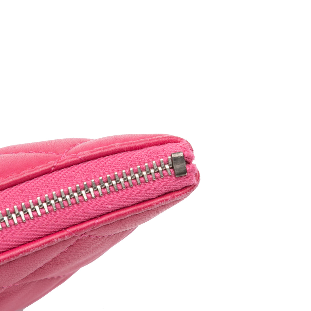 Chanel Large Matelassé Cuir d’agneau O Étui Pochette – GABY PARIS Authentique