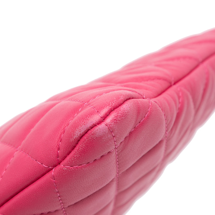 Chanel Large Matelassé Cuir d’agneau O Étui Pochette – GABY PARIS Authentique