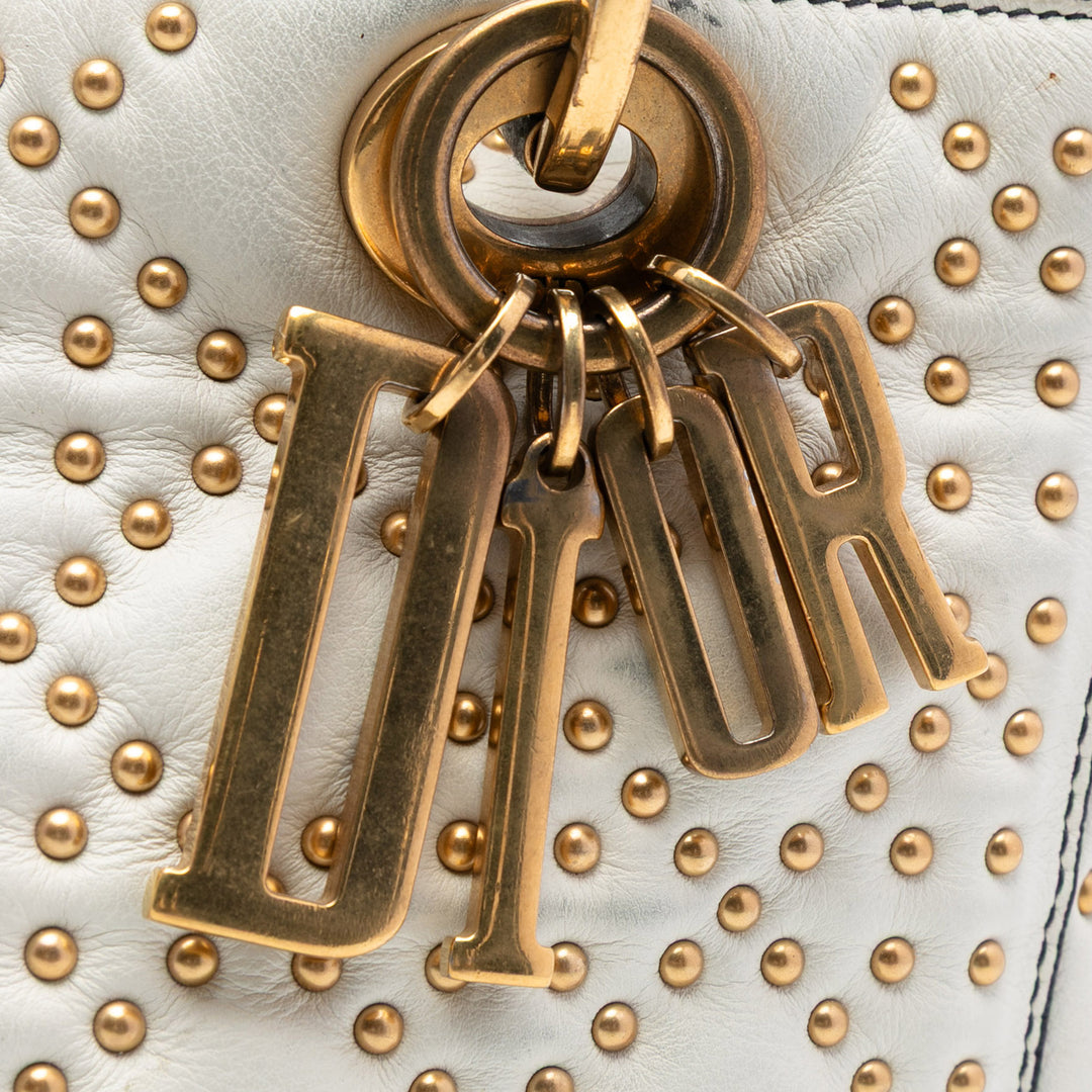 Dior Medium Cuir d’agneau Cannage clouté Supple Lady Dior