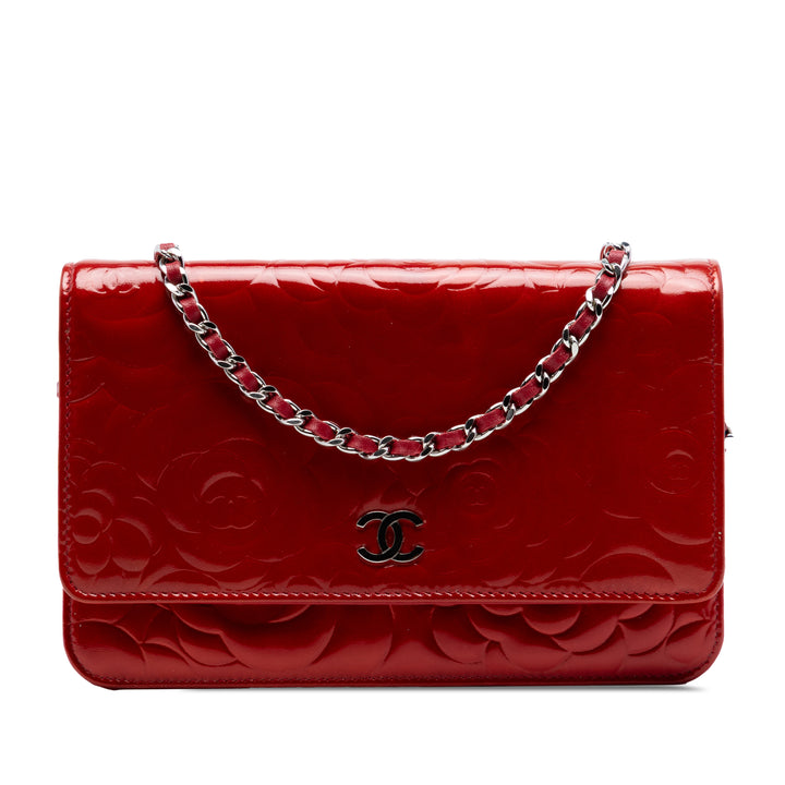 Chanel CC embossé Cuir verni Camellia Wallet on Chain