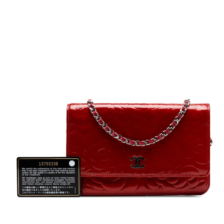 Chanel CC embossé Cuir verni Camellia Wallet on Chain