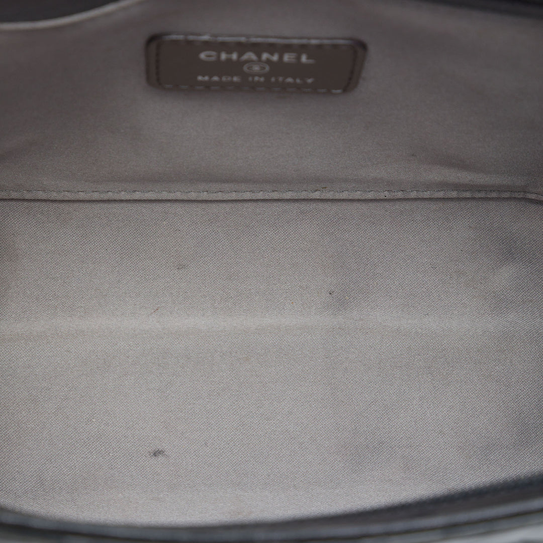 Chanel Matelassé Cuir verni embossé Lucky Symbols Pochette