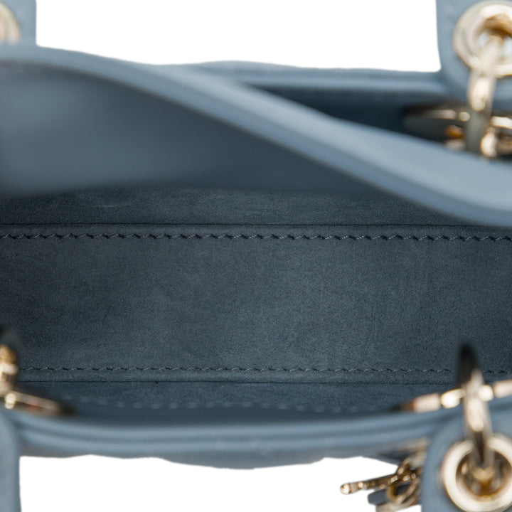 Dior Lady Dior Cannage Micro Cuir d'agneau Bleu – vue 4 – GABY PARIS