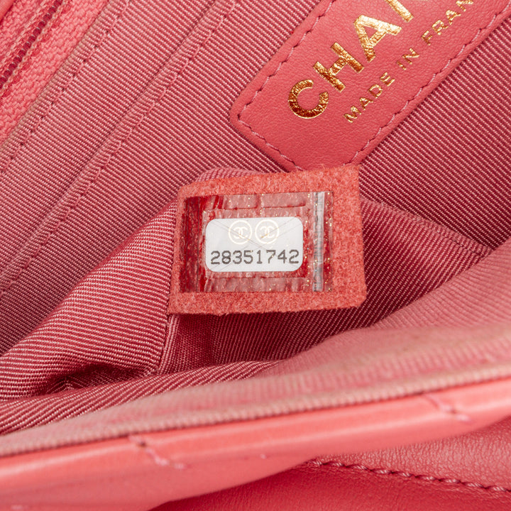 Chanel Medium Chevron Cuir d’agneau Statement Flap Rose – GABY PARIS Authentique