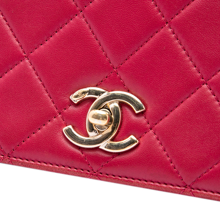 Chanel Small Matelassé Cuir d’agneau Carry Chic à rabat