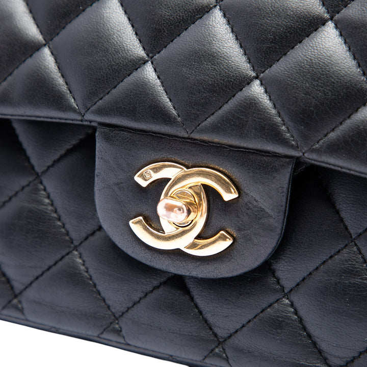 Chanel Medium Classic Cuir d’agneau Double rabat