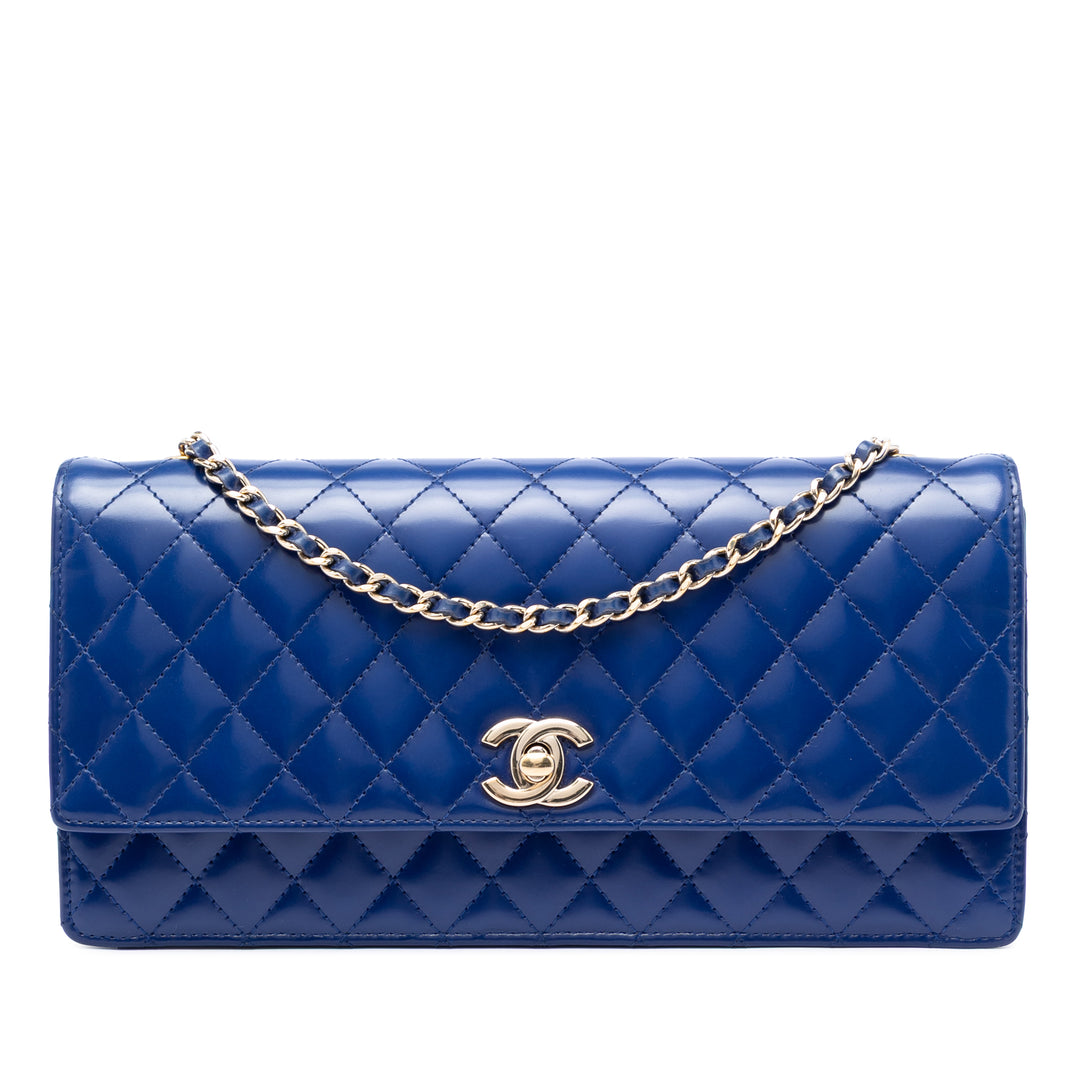 Chanel Matelassé Cuir d’agneau East West à rabat Pochette avec chaîne