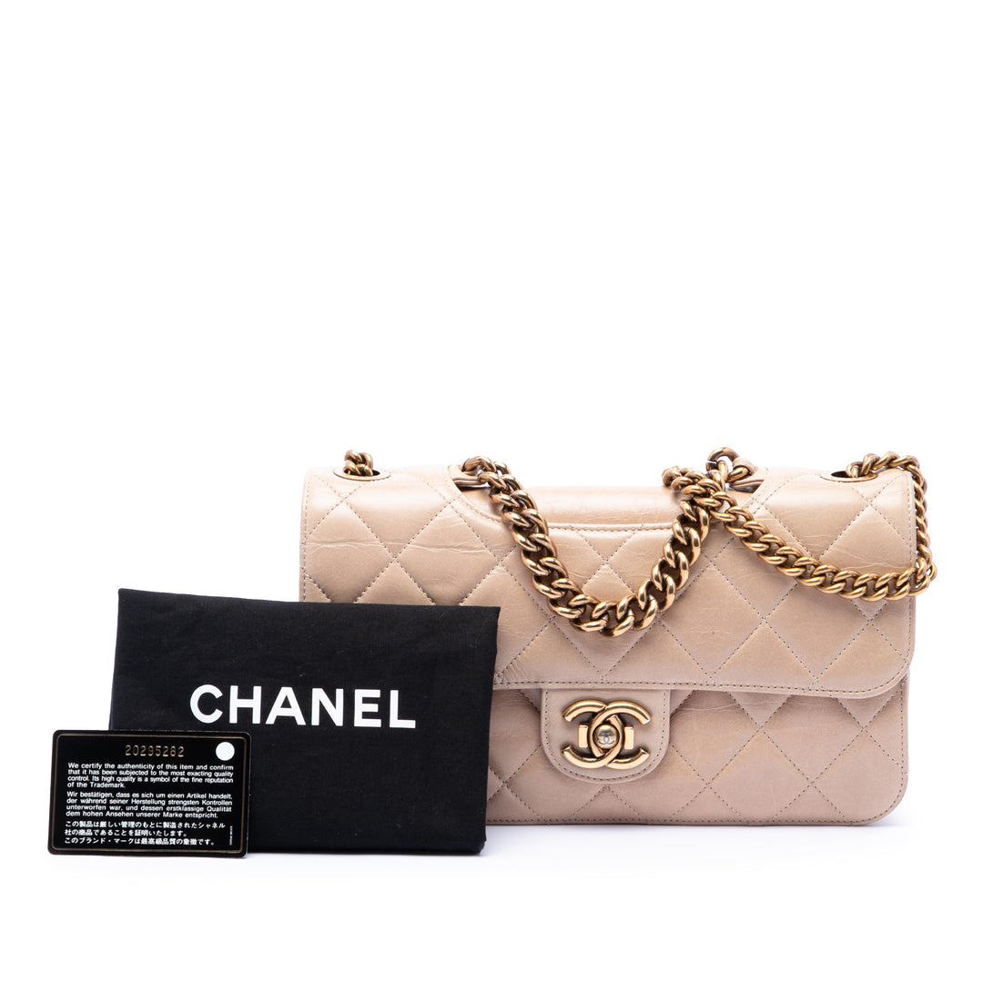 Chanel Medium Matelassé vieilli Cuir de veau Perfect Edge à rabat