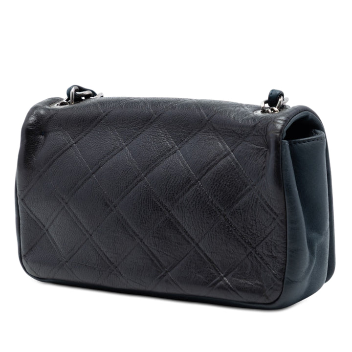Chanel Small Diamond embossé Cuir de veau New Chic à rabat
