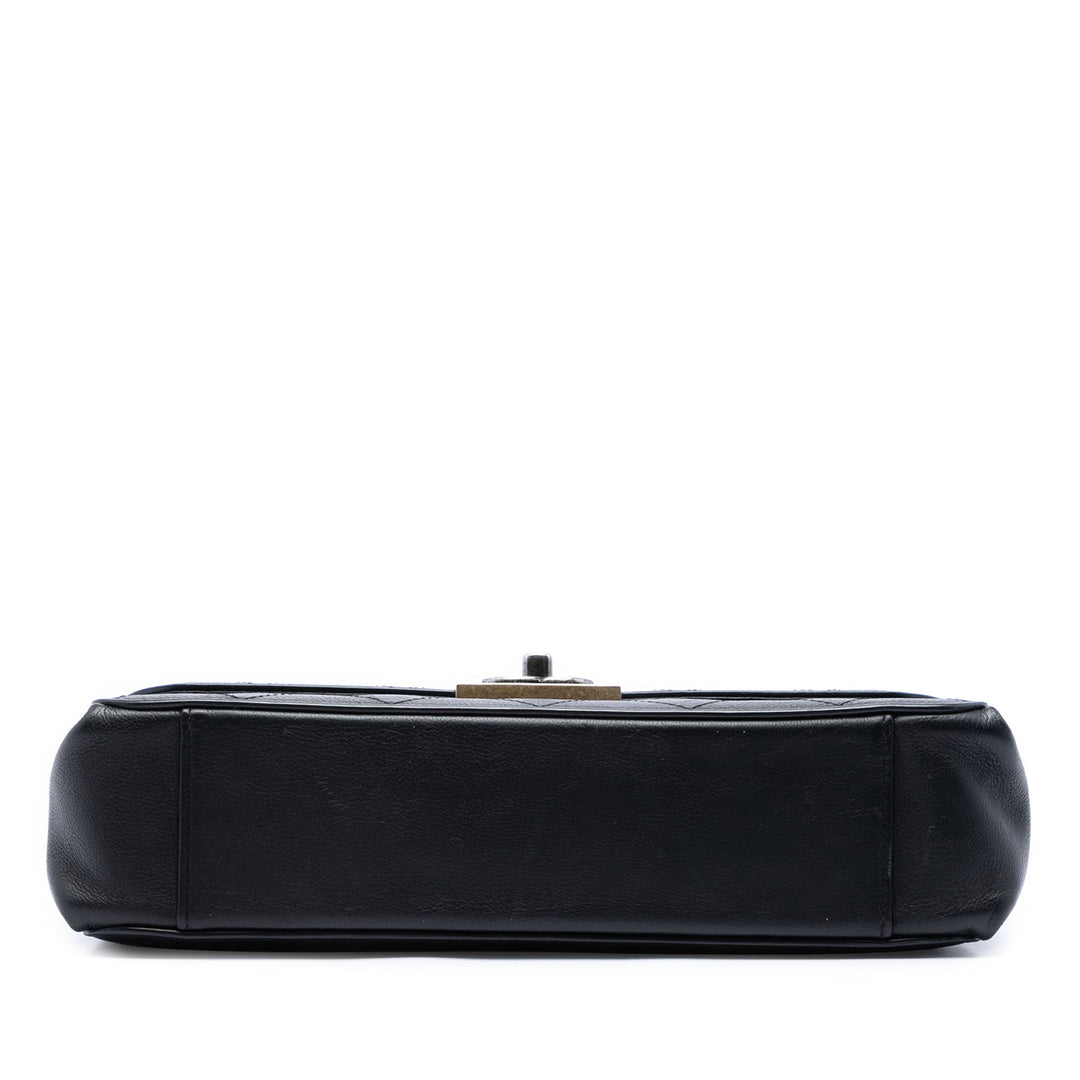 Chanel Matelassé Straight Lined à rabat Moyen Cuir de veau