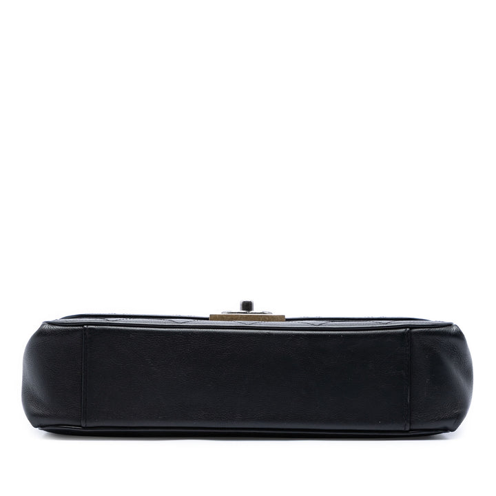 Chanel Matelassé Straight Lined à rabat Moyen Cuir de veau
