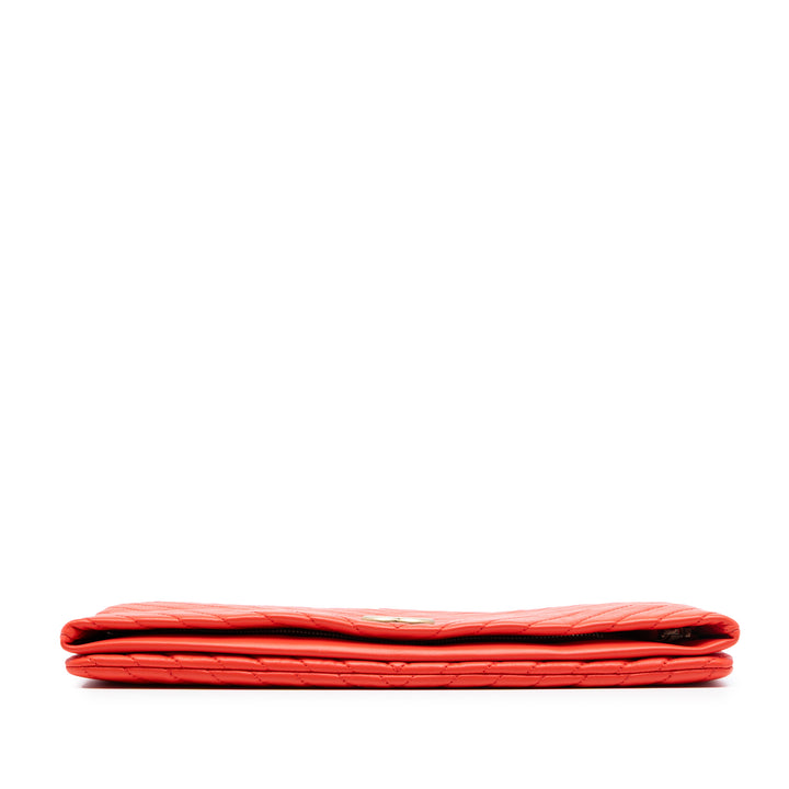 Chanel CC Chevron Cuir d’agneau Fold Over Pochette